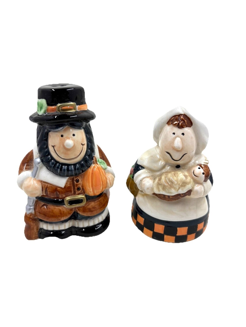 CUTE PILGRIM FAMILY Salt and Pepper Shaker set